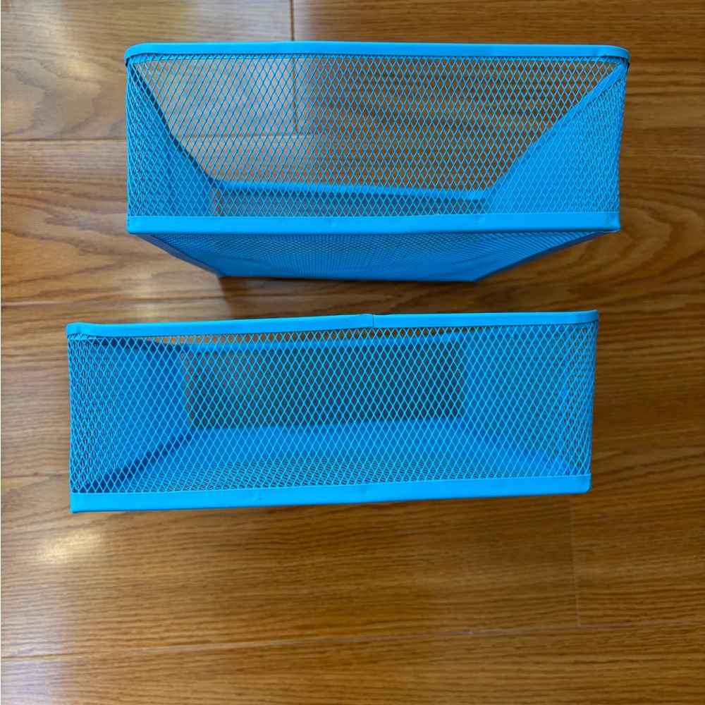 2 Blue Target Mesh Containers - Picture 4 of 9